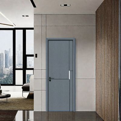 Porta interna in WPC ecologica con proprietà insonorizzanti e resistenti all'umidità per spazi residenziali e commerciali
